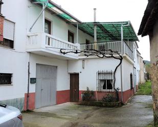 Vista exterior de Casa o xalet de lloguer en Ponferrada amb Calefacció, Parquet i Terrassa