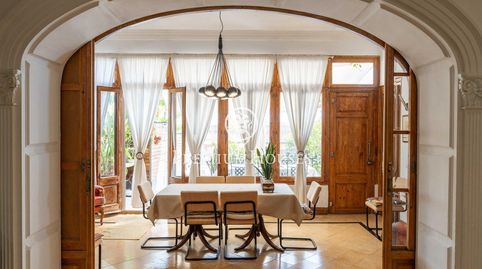 Dúplex con terraza, patio interior y apartamento independiente en Eixample