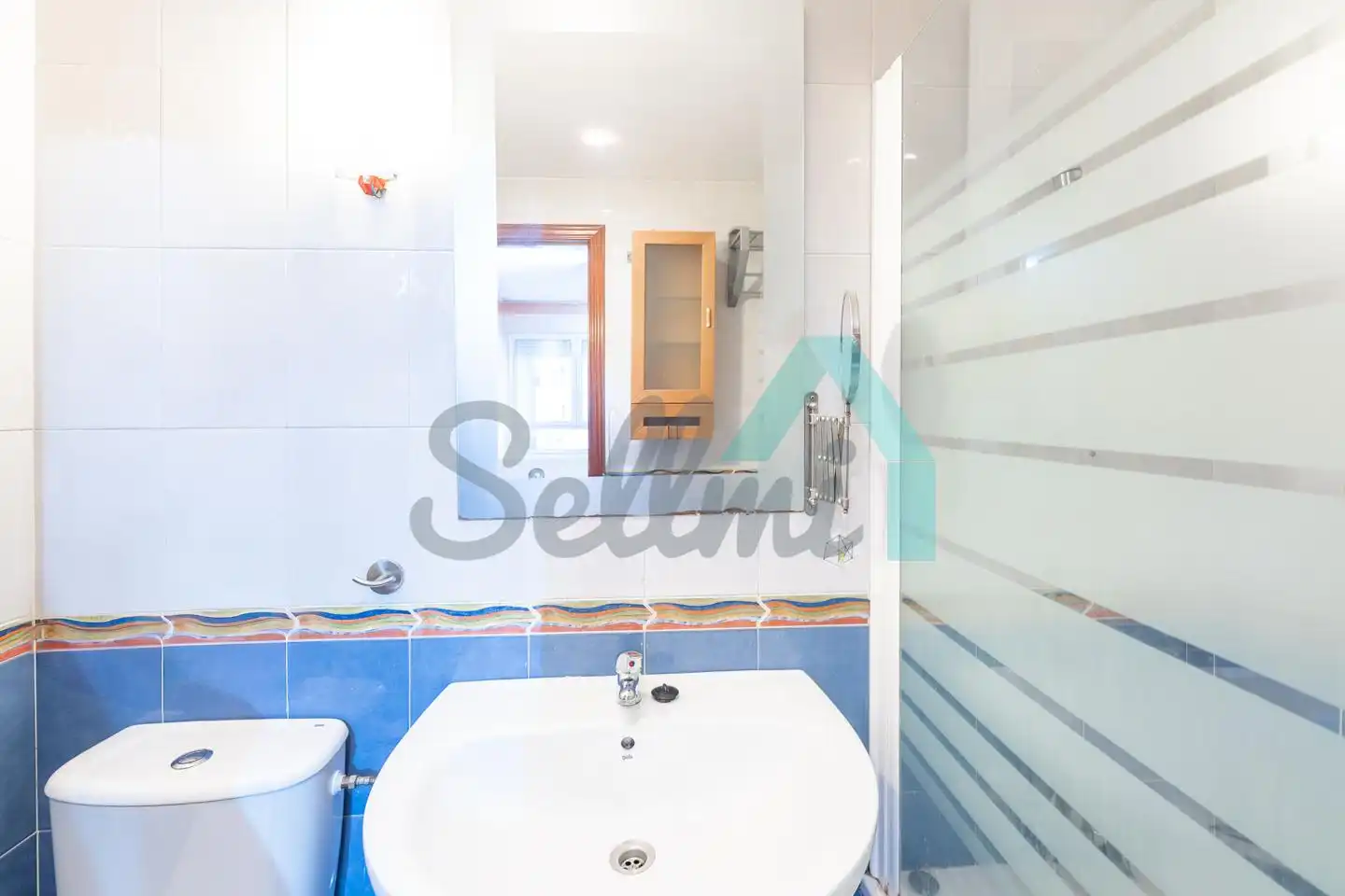 Bathroom of Flat for rent in Oviedo   with Heating, Parquet flooring and Furnished