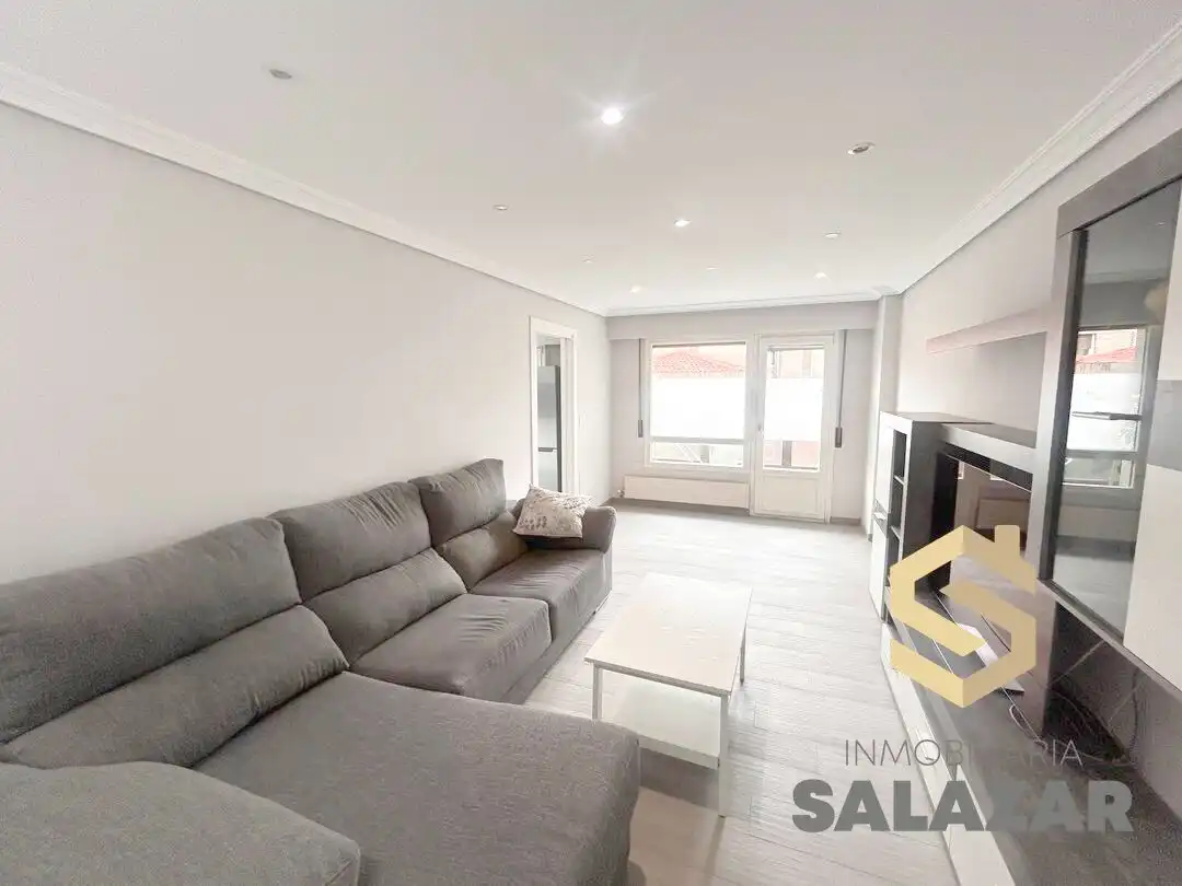 Sala d'estar de Apartament de lloguer en Bilbao  amb Calefacció i Balcó