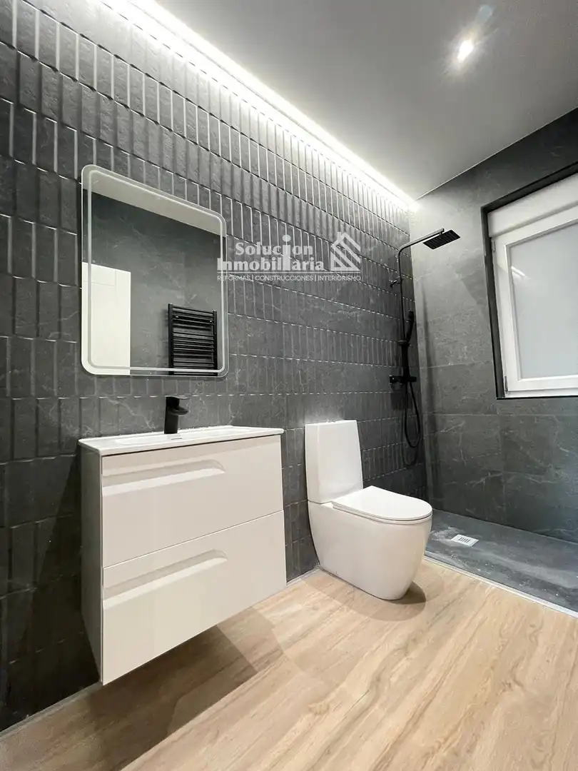 Bathroom of Flat for sale in Salamanca  with Heating and Terrace