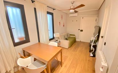 Living room of Flat for sale in  Madrid Capital  with Air Conditioner, Heating and Furnished