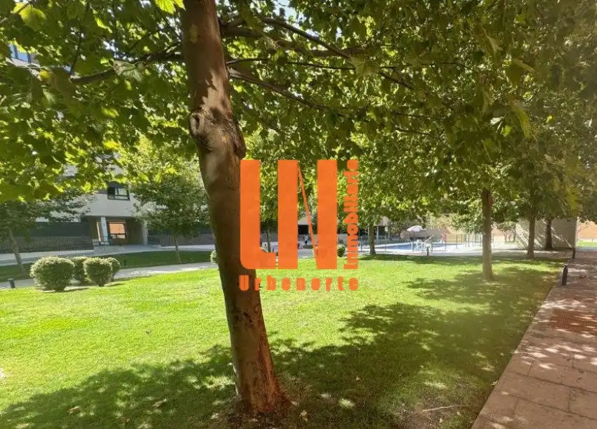 Vista exterior de Pis en venda en Fuenlabrada amb Aire condicionat, Calefacció i Piscina comunitària