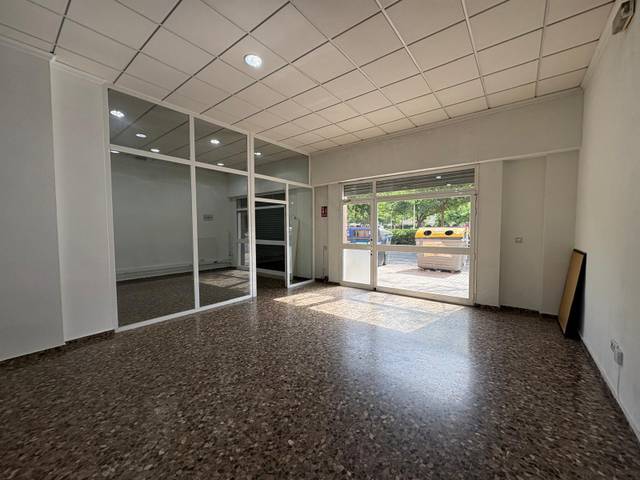 Local comercial en Alquiler en La Fontsanta