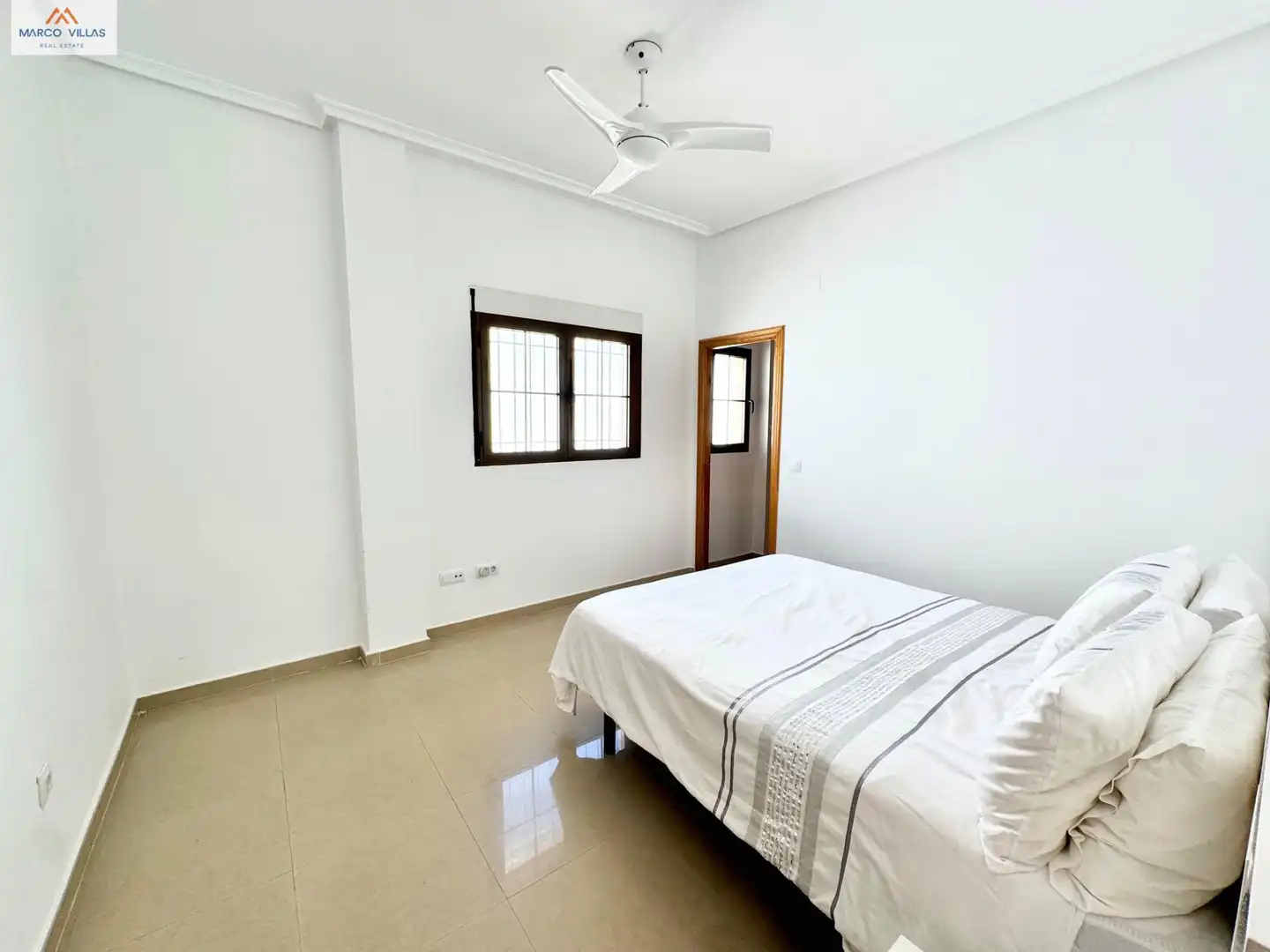 Dormitori de Casa o xalet en venda en San Fulgencio amb Aire condicionat, Jardí privat i Piscina