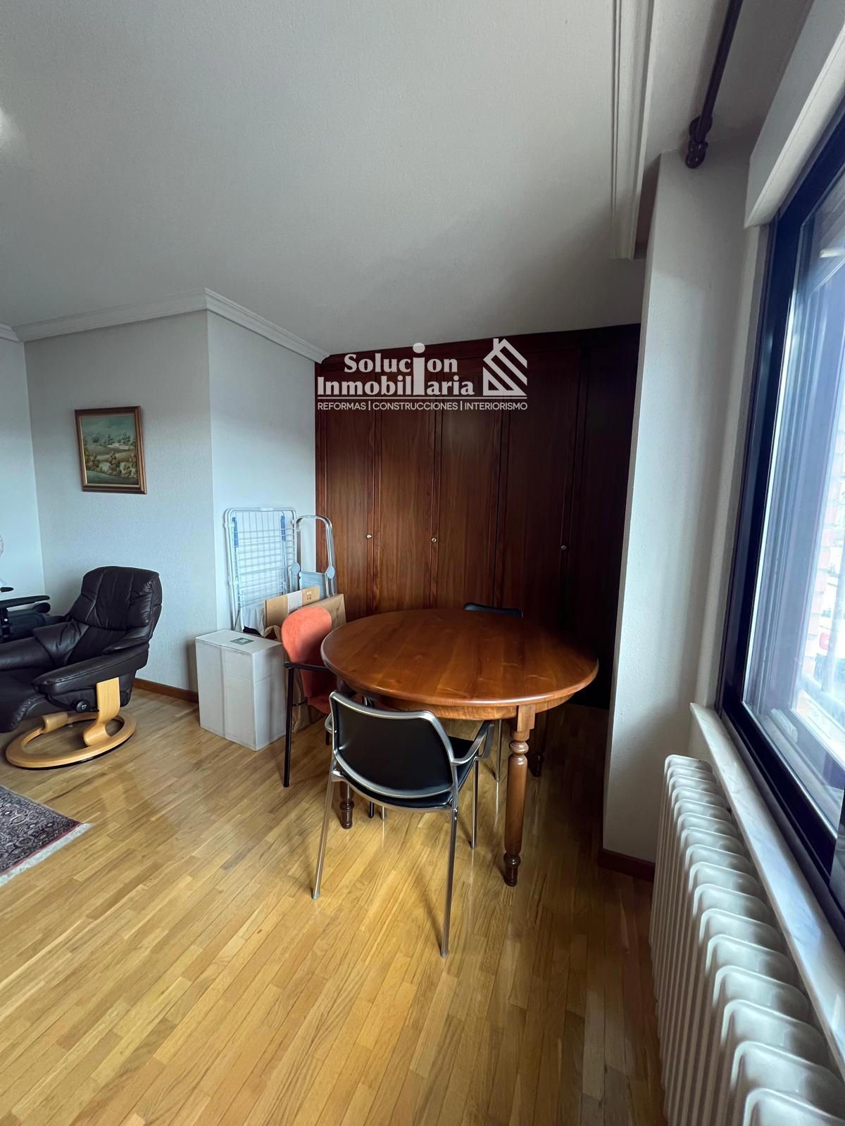 Menjador de Pis en venda en Salamanca Capital amb Calefacció i Moblat