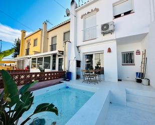 Vista exterior de Casa adosada de lloguer en Empuriabrava amb Aire condicionat, Terrassa i Piscina