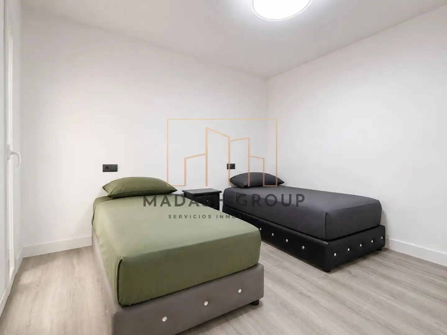 Dormitori de Pis en venda en Reus amb Calefacció, Parquet i Terrassa