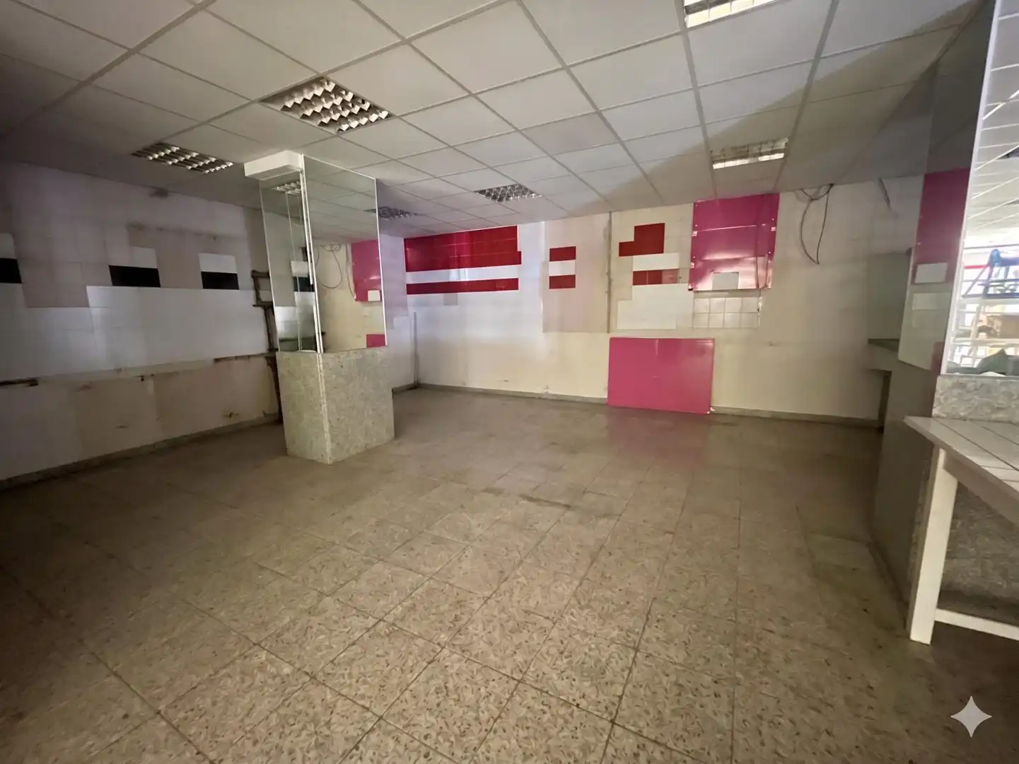 Local comercial en venda a Calle VIRGEN DE LOS DESAMPARADO