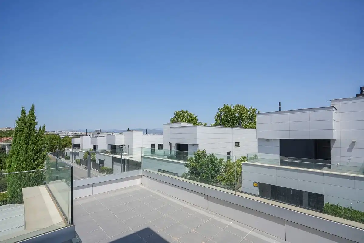 Terrassa de Casa o xalet en venda en Las Rozas de Madrid amb Aire condicionat, Calefacció i Jardí privat