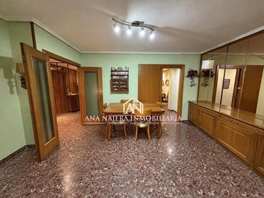 Piso con balcón en venta en Juzgados