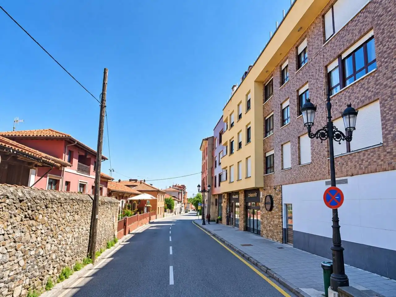 Vista exterior de Piso en venta en Oviedo  con Calefacción, Parquet y Trastero