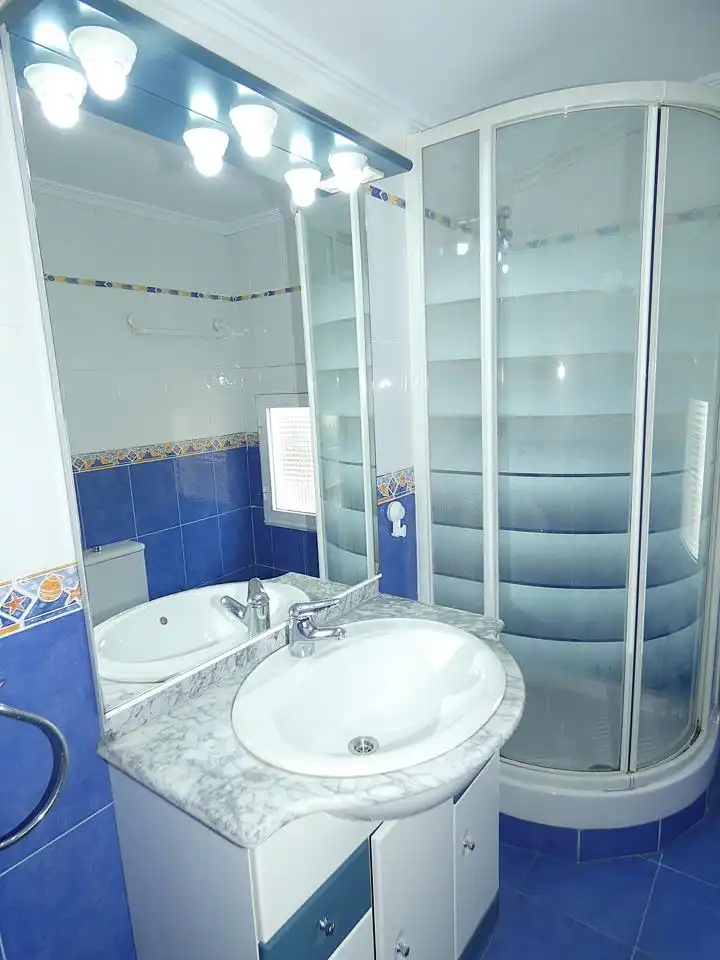 Bathroom of Flat for sale in Barakaldo 