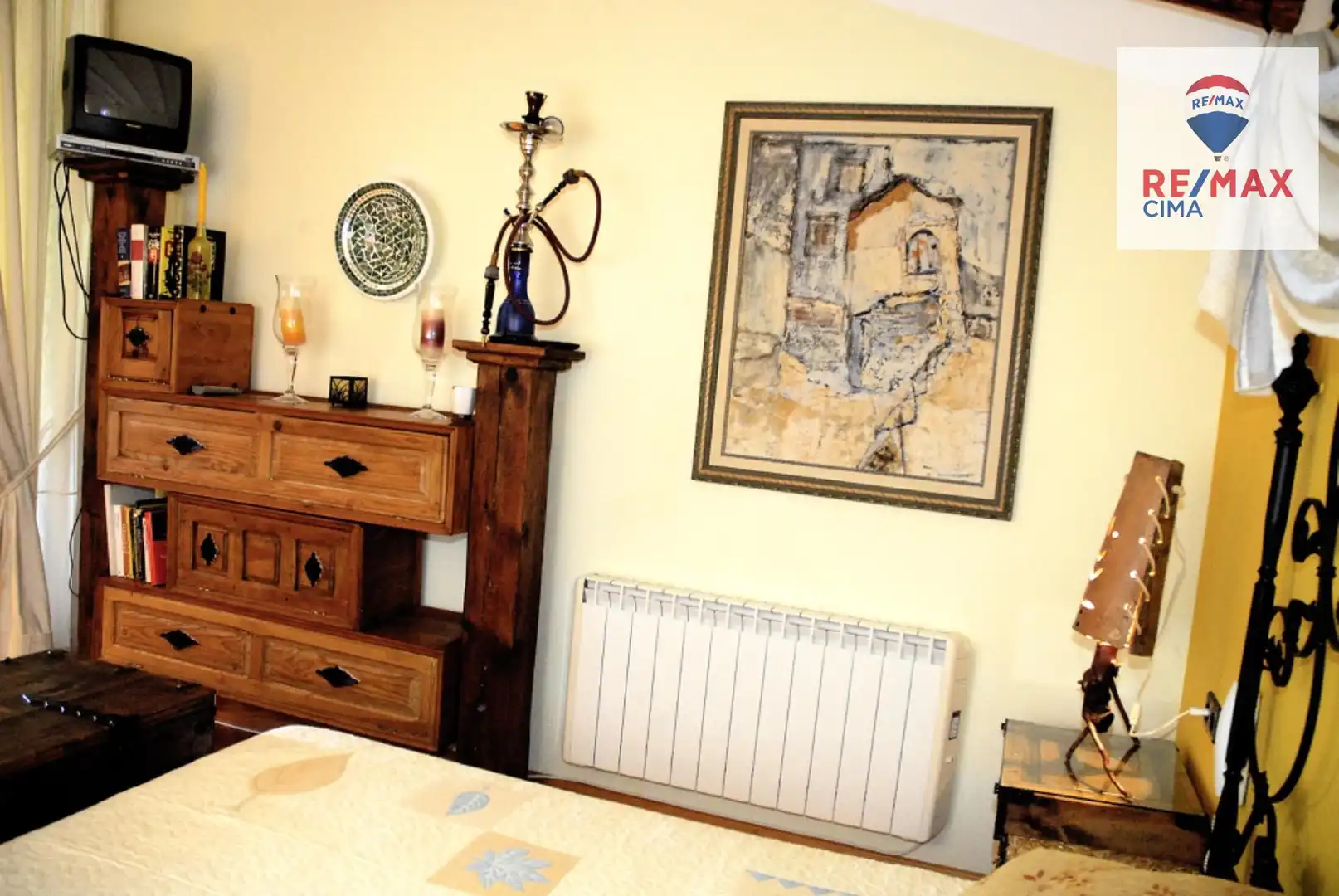 Dormitori de Casa o xalet en venda en Baza amb Aire condicionat, Calefacció i Jardí privat