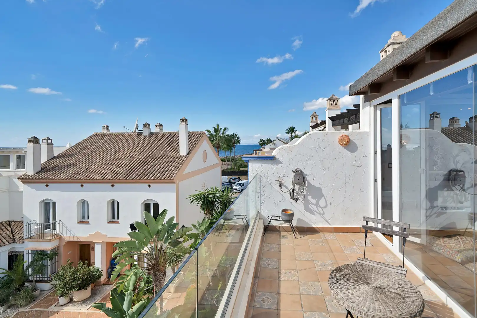 Terraza de Casa adosada en venta en Marbella con Jardín privado, Alarma y Piscina comunitaria