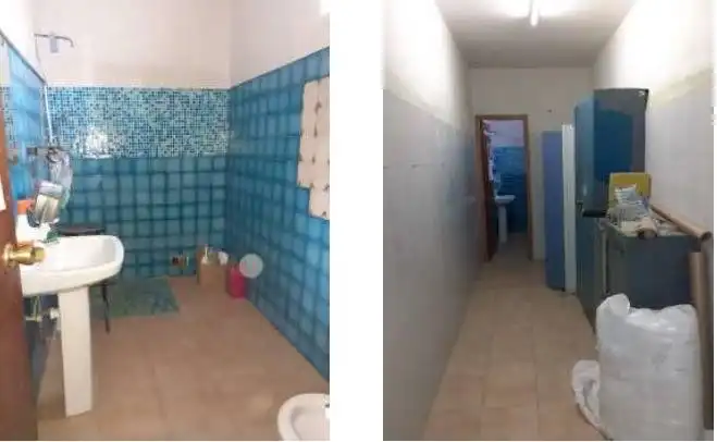 Badezimmer von Fabrikhallen zum Verkauf in Elche / Elx