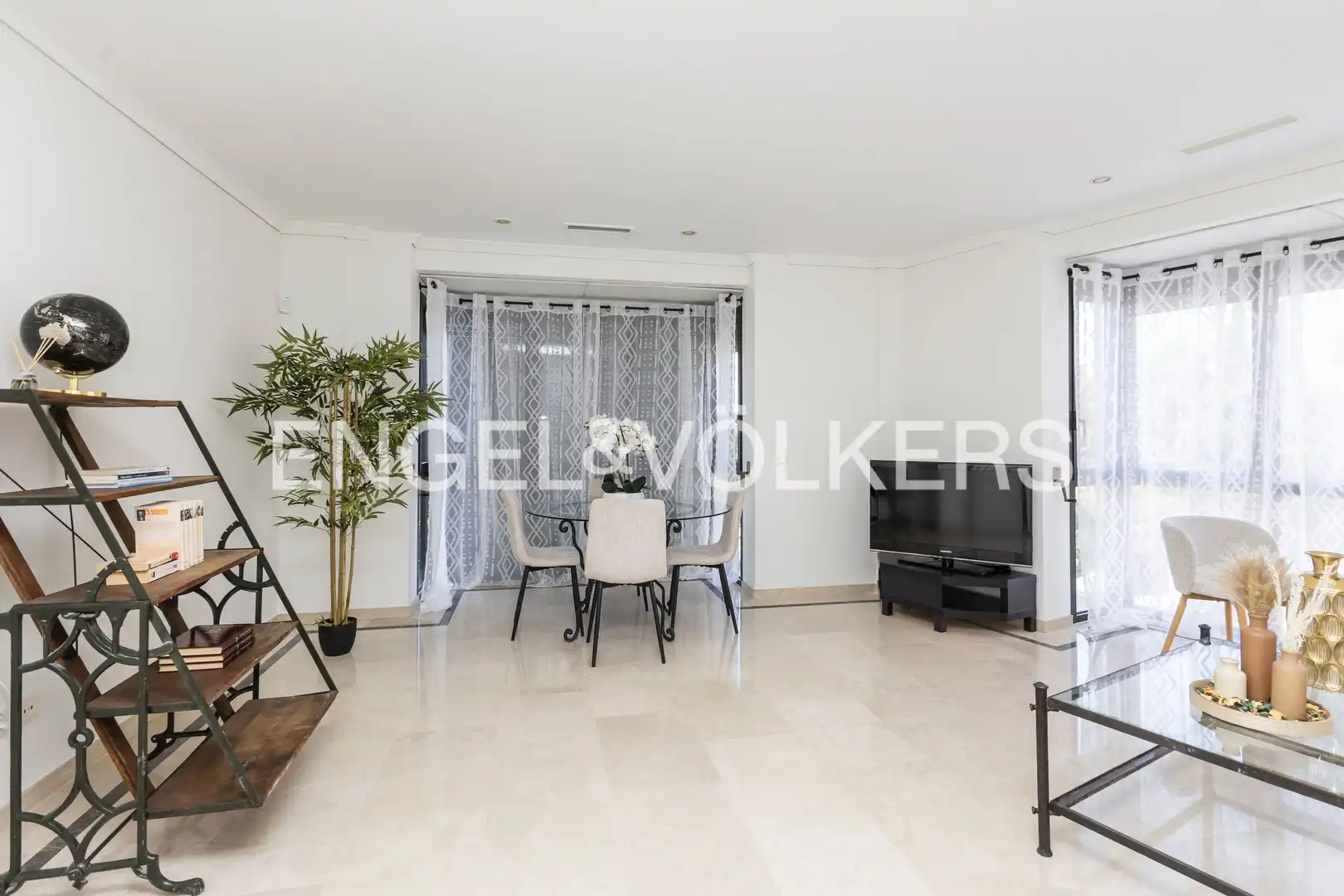 Vista exterior de Piso en venta en Madrid con Aire acondicionado, Calefacción y Piscina