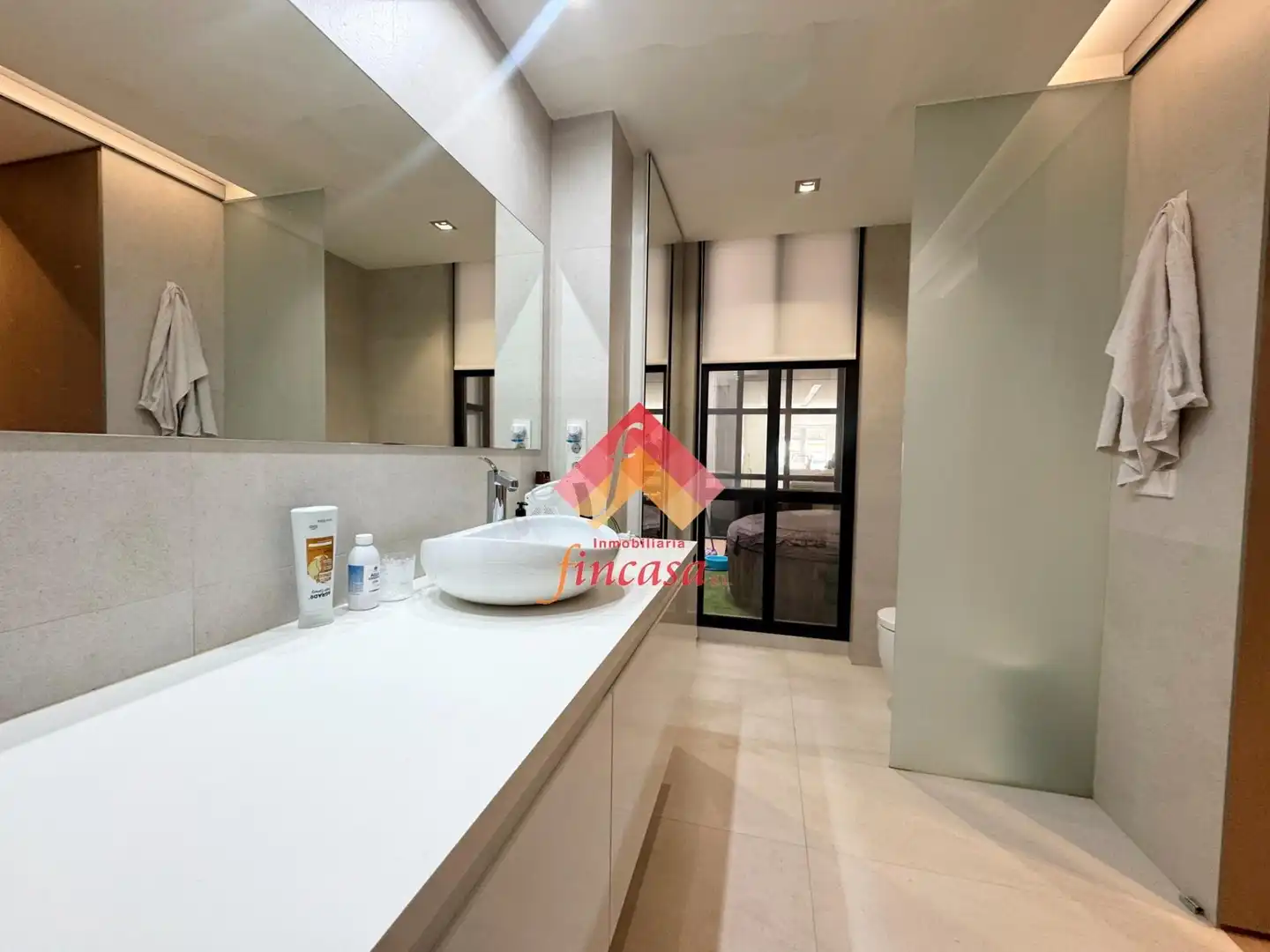 Baño de Piso en venta en Ronda con Calefacción, Trastero y Amueblado