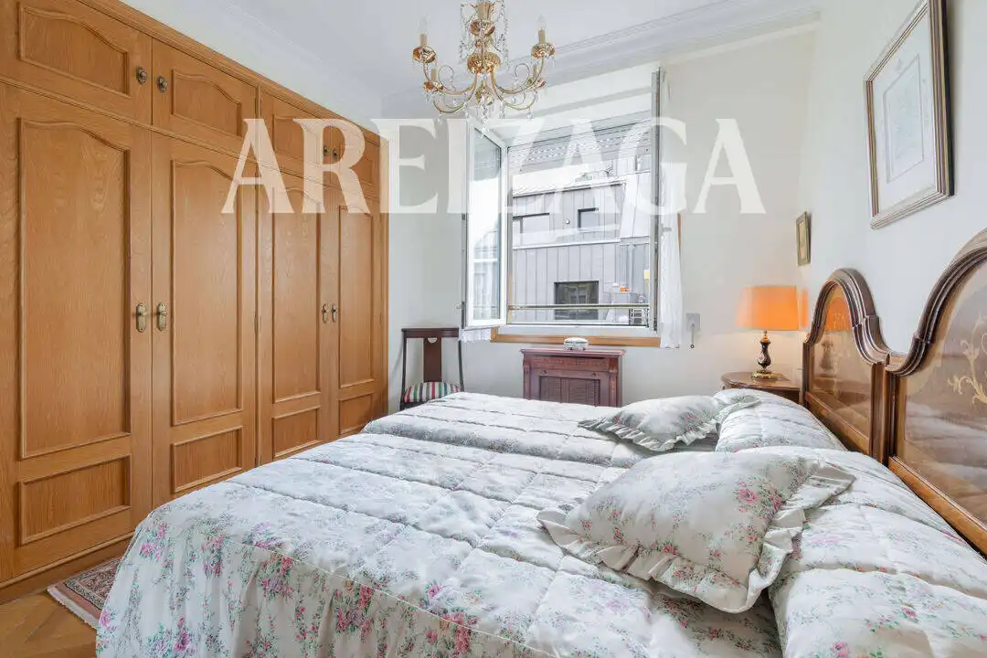 Habitación de Piso en venta en Donostia - San Sebastián  con Calefacción, Terraza y Balcón