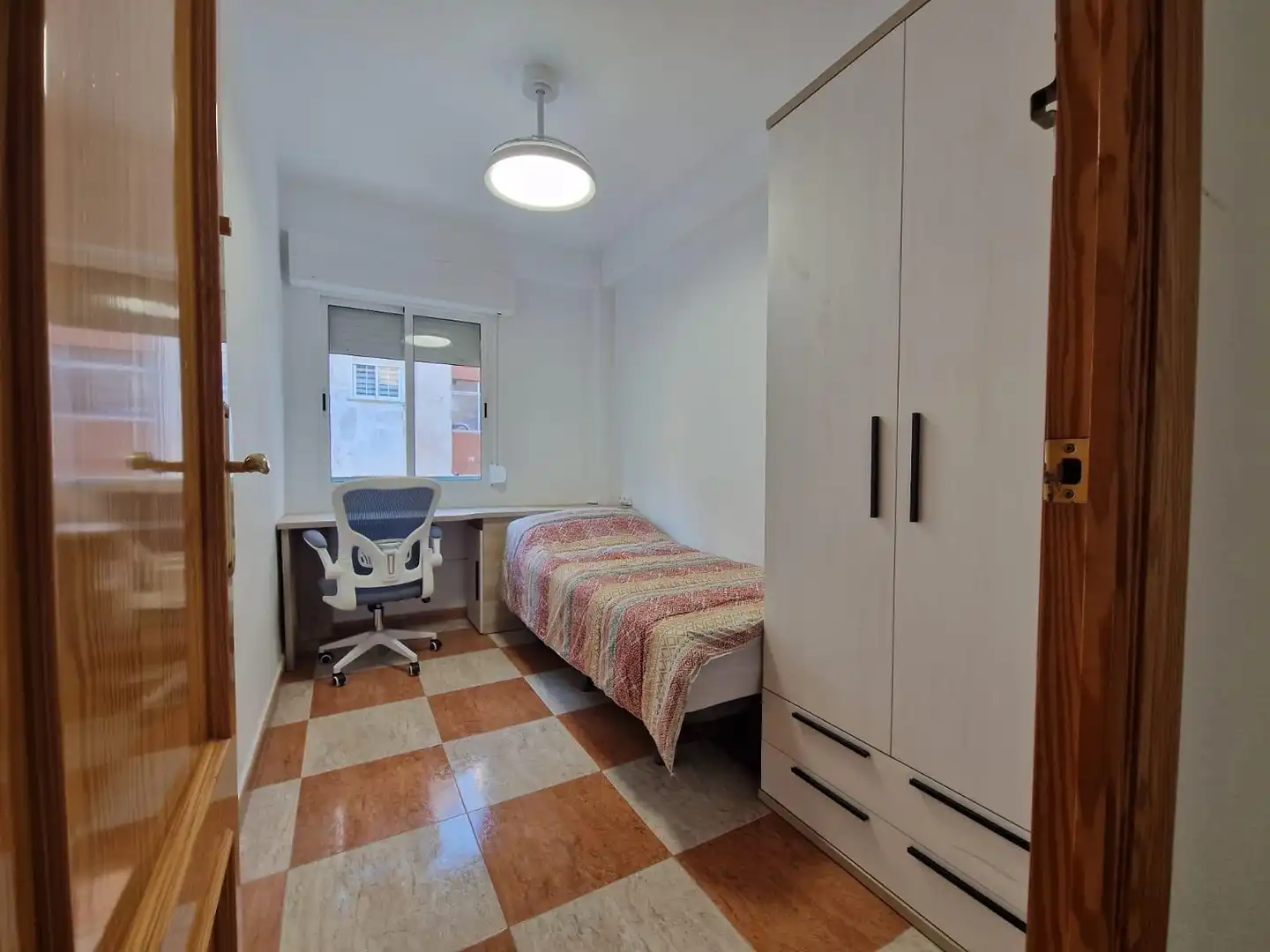 Habitació a Calle PINTOR BALACA, 56, Ensanche