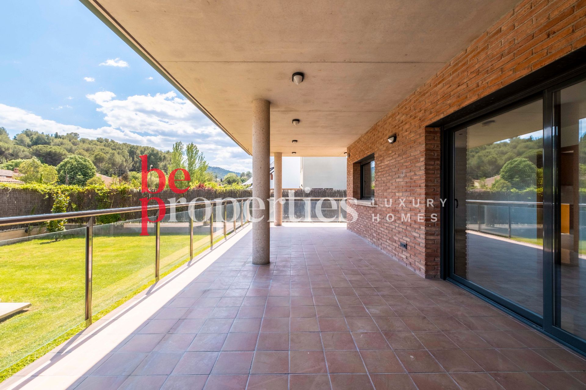 Vista exterior de Casa o xalet de lloguer en Sant Cugat del Vallès amb Aire condicionat, Calefacció i Jardí privat