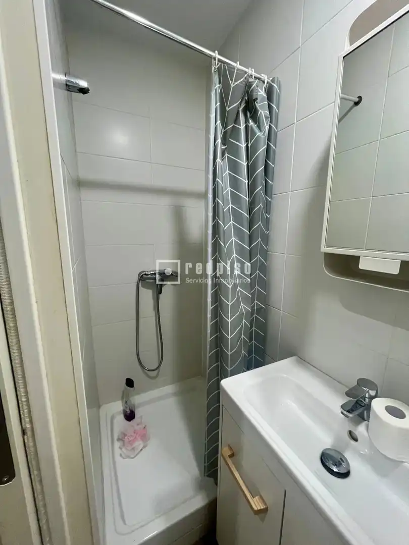 Bathroom of Flat for rent in Granada  with Terrace, Furnished and Alarm
