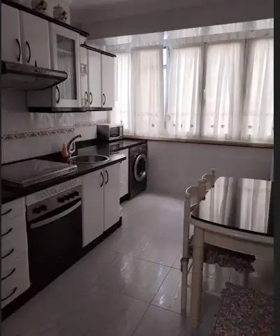 Cocina de Piso en venta en Gijón  con Calefacción, Jardín privado y Amueblado