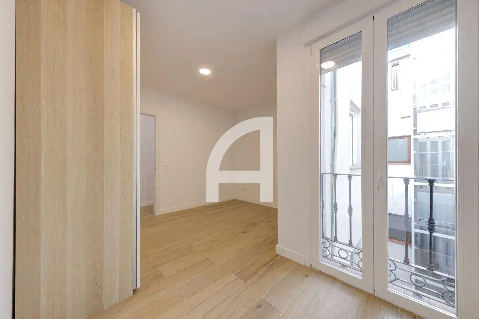 Schlafzimmer von Dachboden zur Miete in Madrid mit Klimaanlage, Heizung und Terrasse