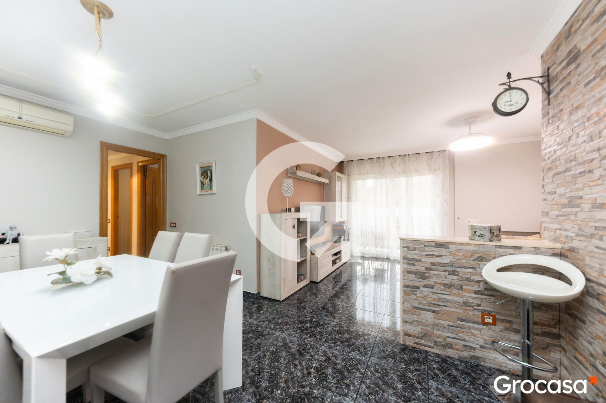 Menjador de Pis en venda en Sant Vicenç Dels Horts amb Aire condicionat, Calefacció i Forn