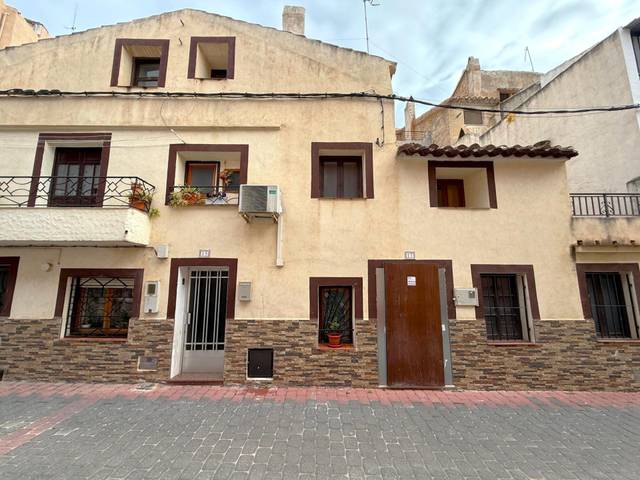 Casa-chalet en Venta en  JUAN GLORIA ARTERO en Bullas