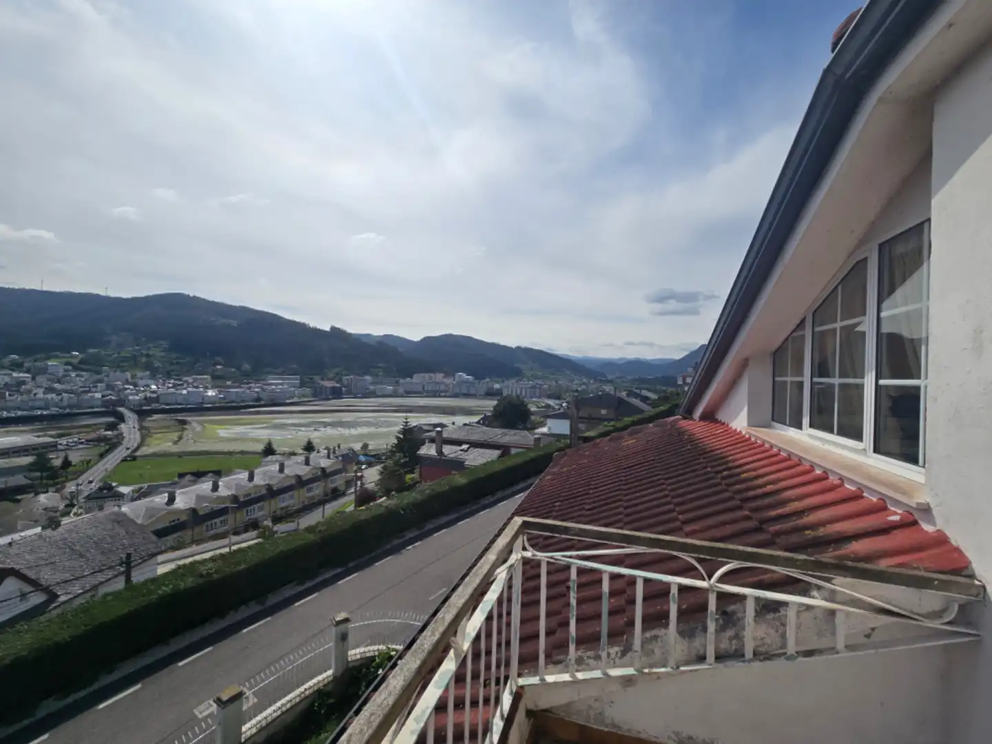 Vista exterior de Casa o xalet en venda en Viveiro amb Calefacció, Jardí privat i Parquet