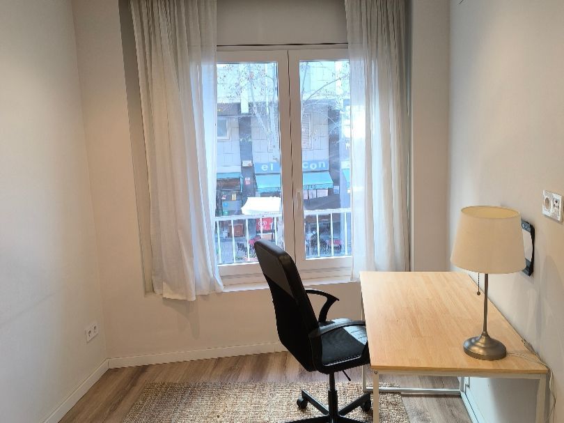 Bedroom of Office for rent in  Barcelona Capital  with Heating and Internet