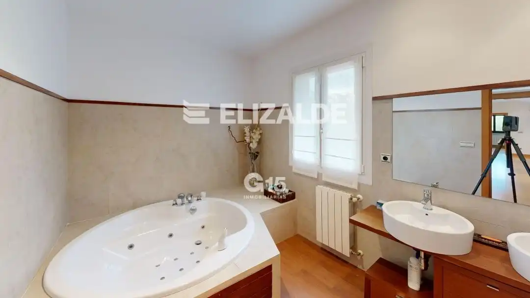 Bany de Casa o xalet en venda en Hondarribia amb Calefacció, Jardí privat i Terrassa
