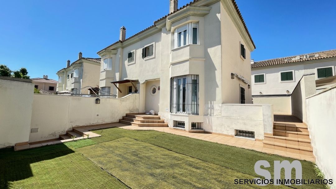 Vista exterior de Casa o xalet en venda en Jerez de la Frontera amb Aire condicionat, Calefacció i Terrassa