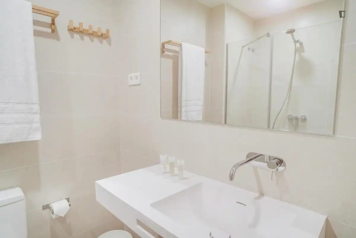 Bathroom of Flat for share in Barcelona  with Furnished and Internet