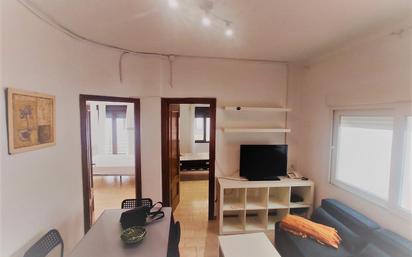 Living room of Flat for sale in  Granada Capital  with Air Conditioner, Furnished and Oven