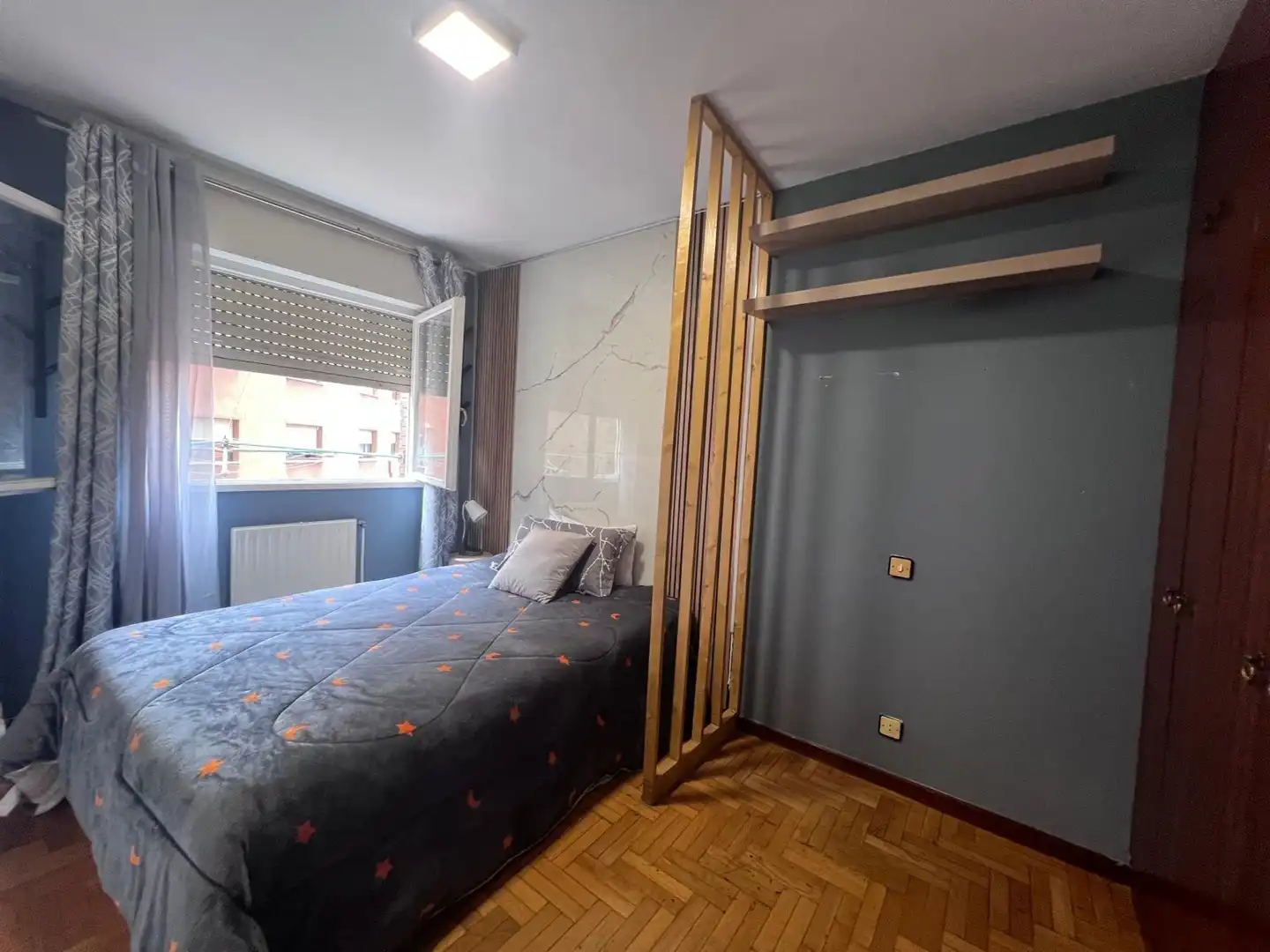 Habitación de Piso de alquiler en Oviedo  con Calefacción y Amueblado