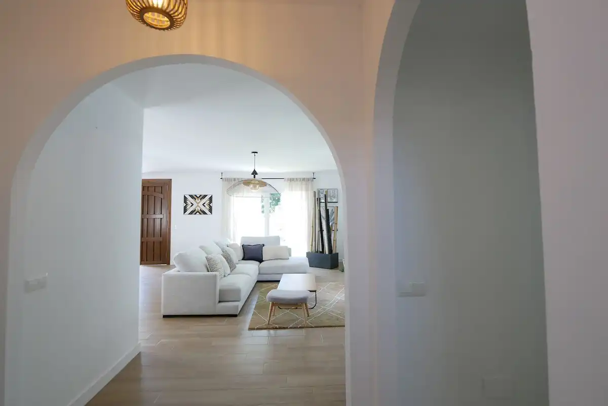 Sala d'estar de Casa o xalet en venda en Marbella amb Aire condicionat, Jardí privat i Terrassa