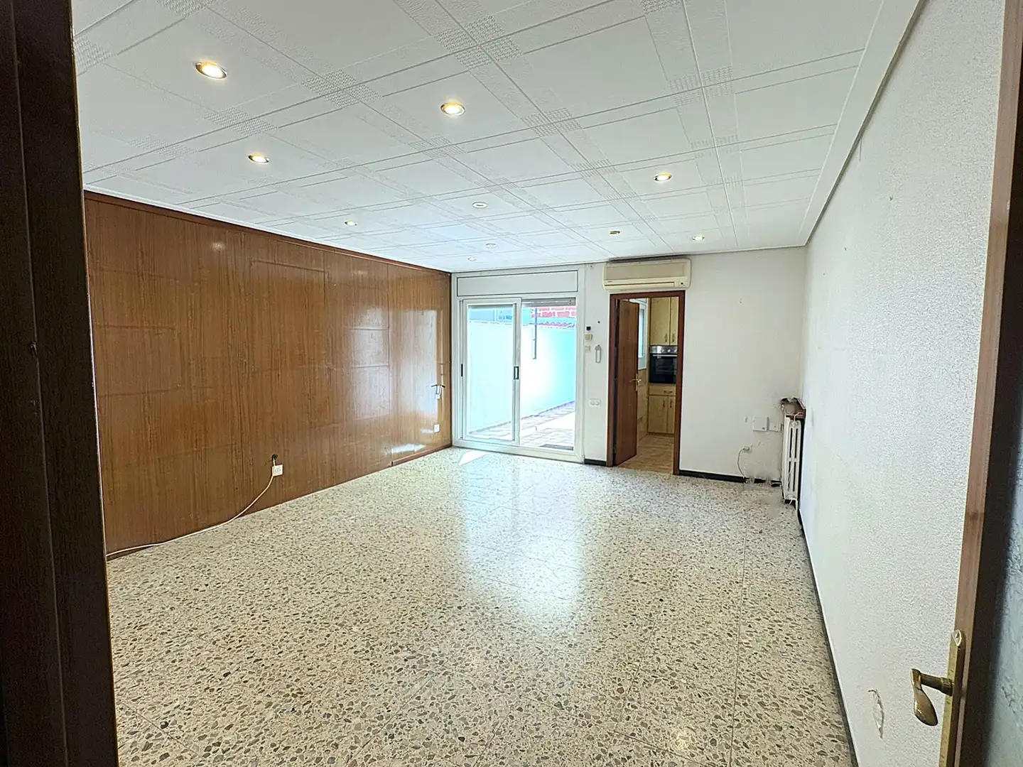 Einfamilien-Reihenhaus zum Verkauf in Terrassa mit Klimaanlage, Heizung und Terrasse
