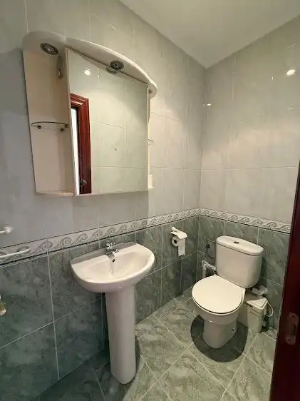 Bathroom of Flat for rent in Gijón   with Heating and Balcony