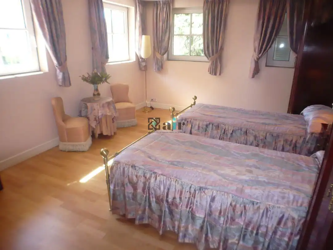 Habitación de Casa o chalet en venta en  Logroño con Calefacción, Terraza y Trastero