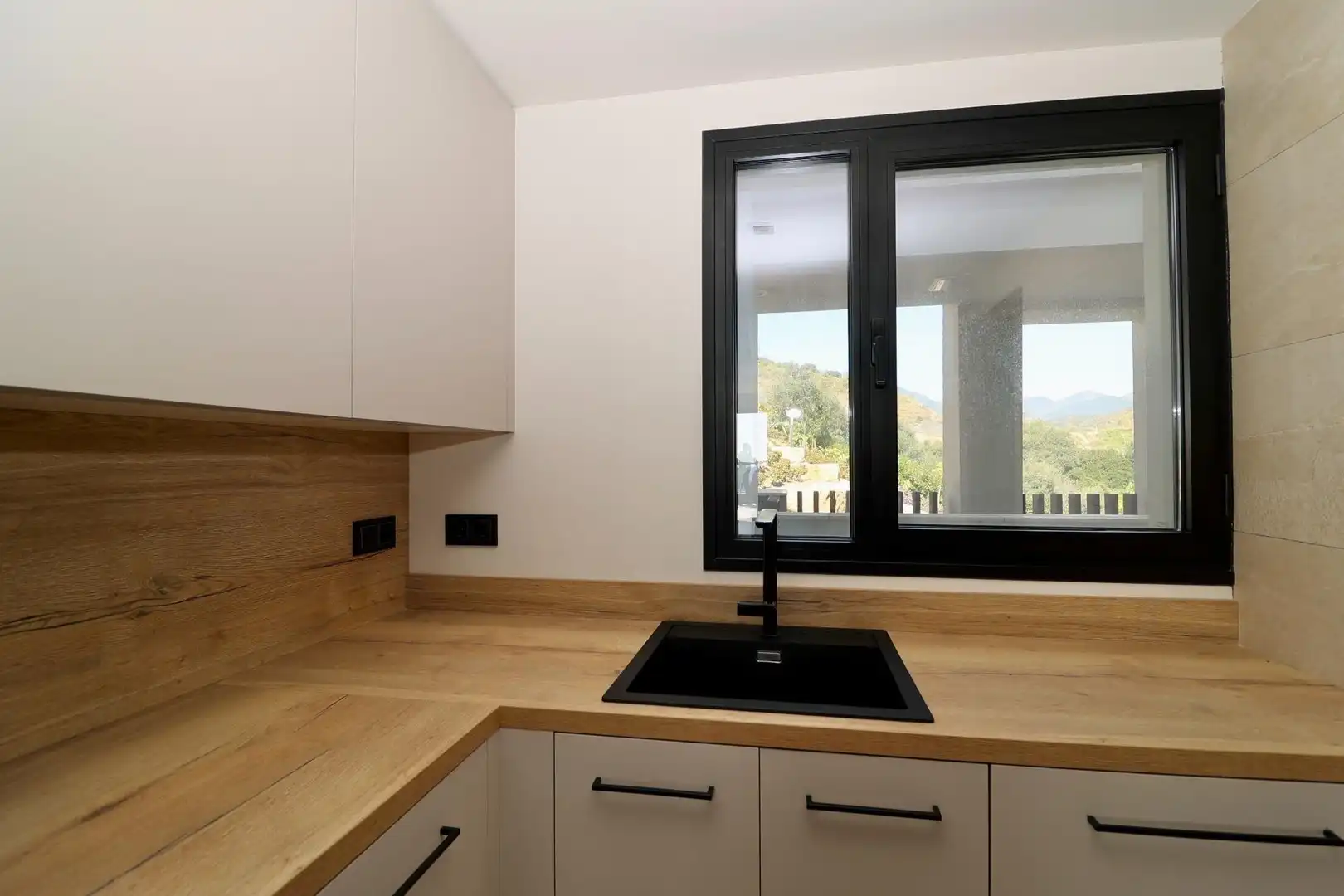 Kitchen of Flat for sale in Marbella  with Air Conditioner, Private garden and Terrace