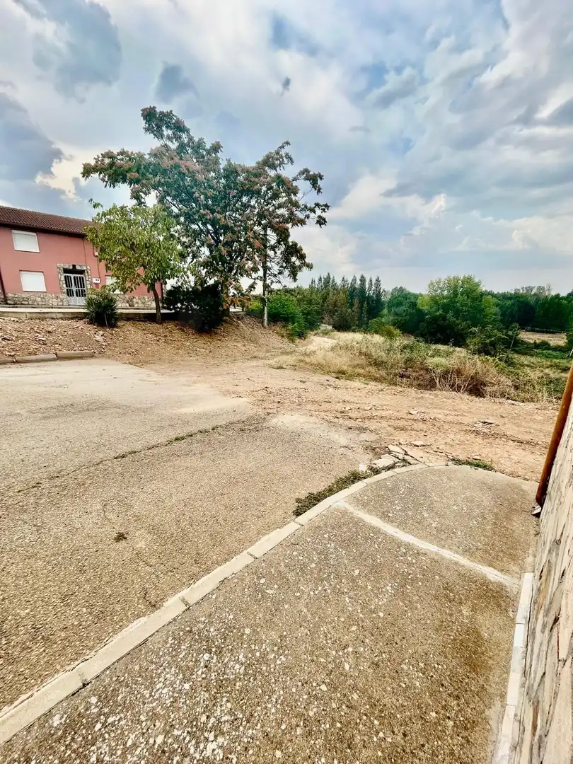 Country homes for sale in Roperuelos del Páramo, León