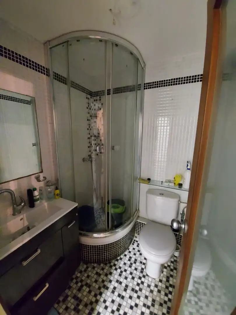 Baño de Piso en venta en Barcelona con Trastero, Horno y Balcón