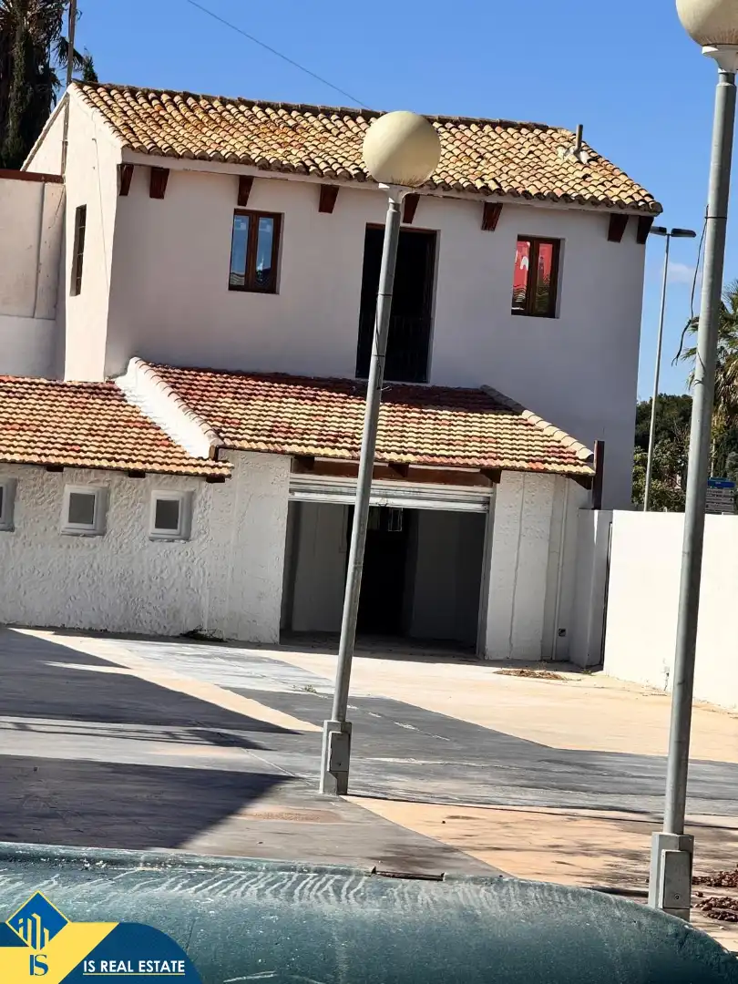 Vista exterior de Casa o xalet en venda en Alicante / Alacant amb Terrassa i Moblat