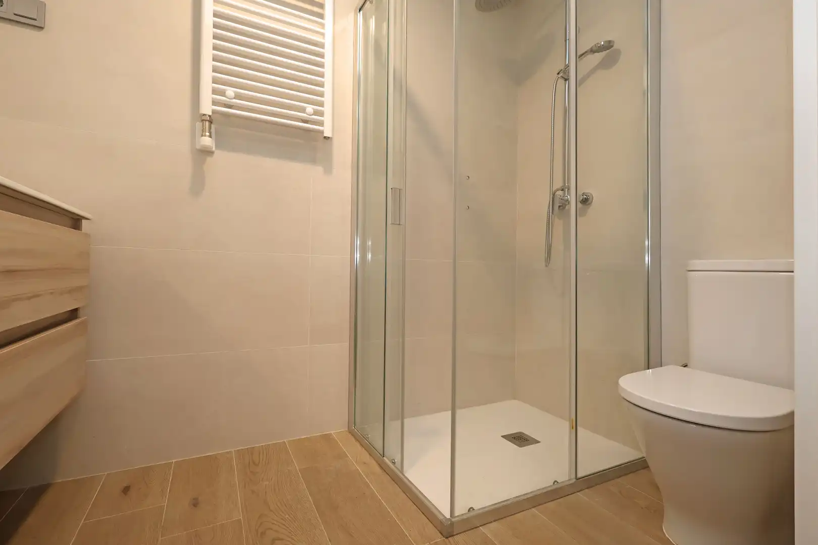Badezimmer von Erdgeschoss zum Verkauf in L'Hospitalet de Llobregat mit Terrasse und Abstellraum