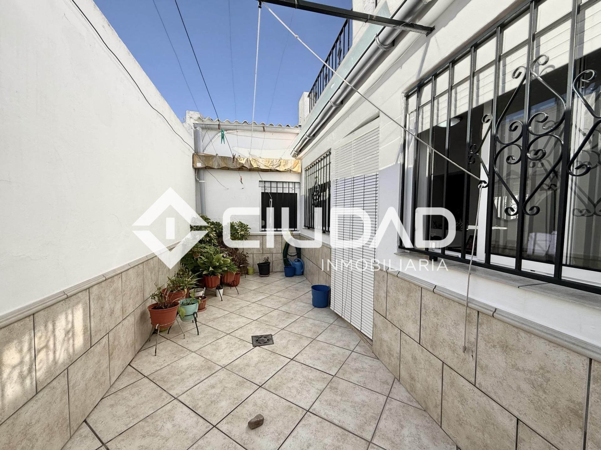 Exterior view of House or chalet for sale in Las Cabezas de San Juan