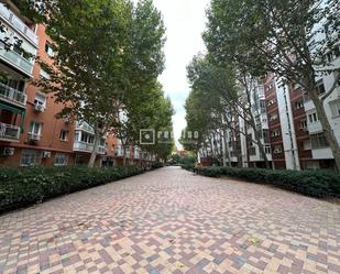Exterior view of Flat to rent in  Madrid Capital  with Terrace, Storage room and Furnished