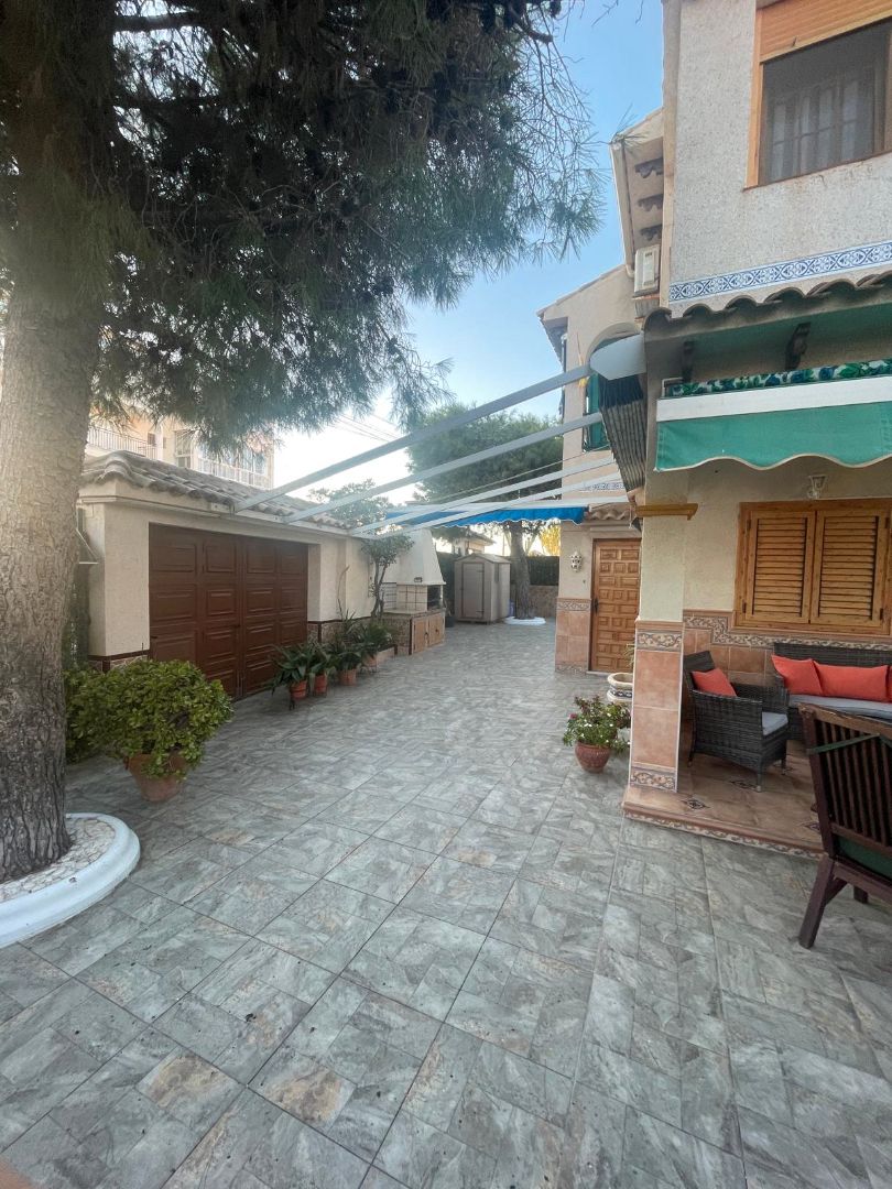 Vista exterior de Casa o xalet en venda en Torrevieja