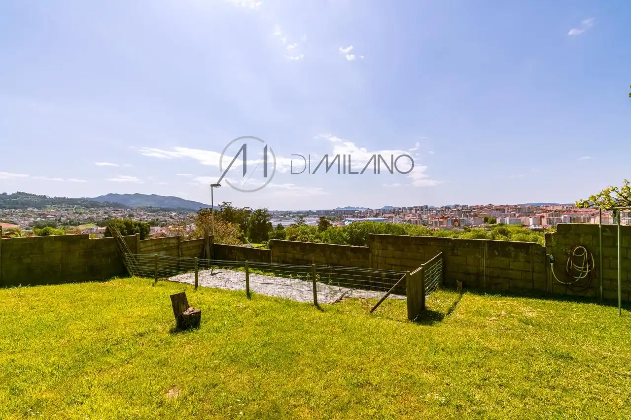 Casa o chalet en venta en Vigo  con Calefacción, Jardín privado y Parquet